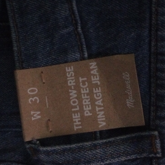 Straight momjeans with a slouchy low rise - Picture 7 of 7